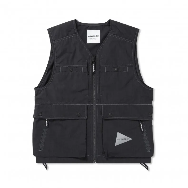 and wander Nylon Vest (Charcoal)