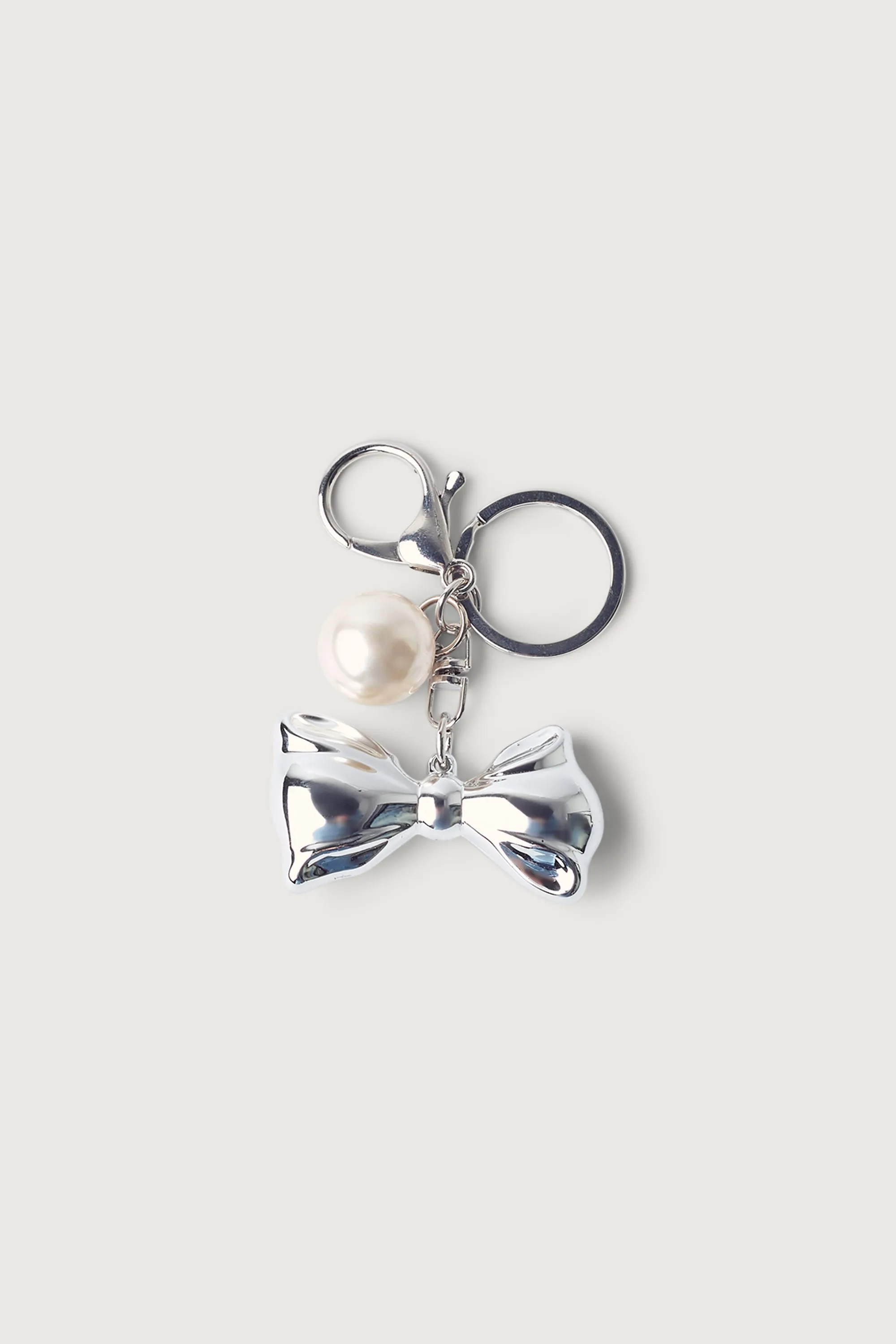 BOW AND PEARL BAG CHARM