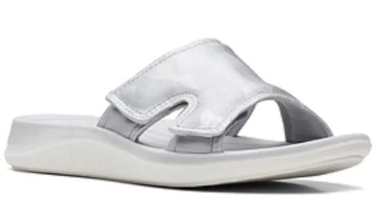 CLARKS GLIDE BAY IN METALLIC