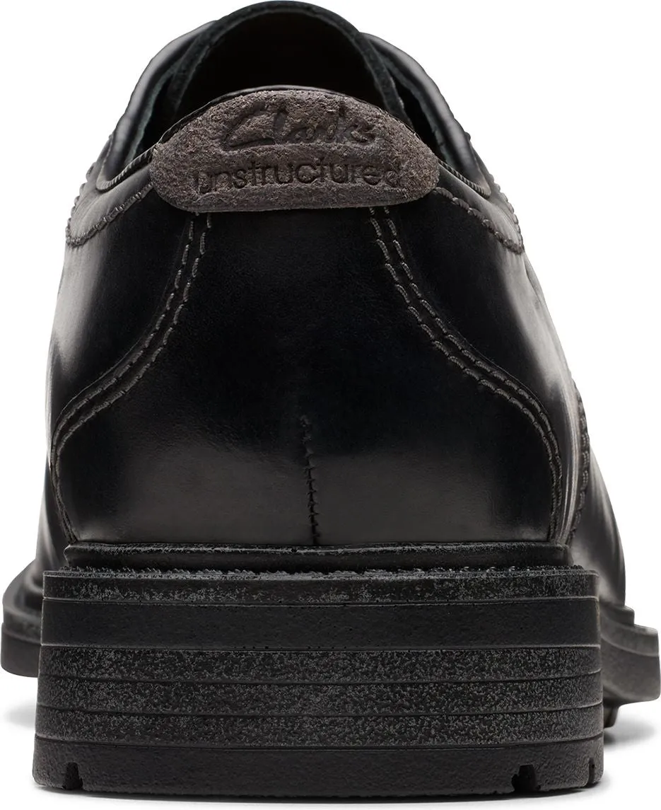 Clarks Unshire Low Black