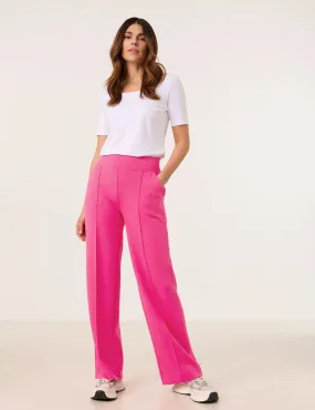 Fashionable pull-on trousers made of light scuba