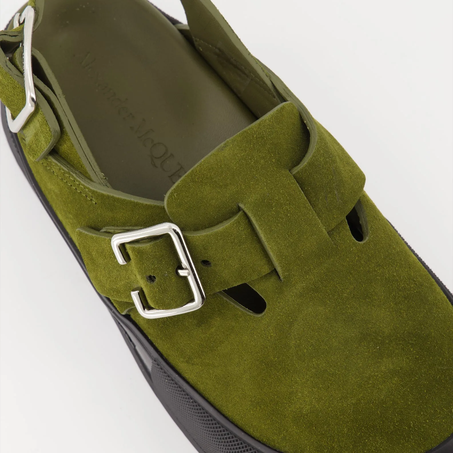 Kaki Compensated Sandals
