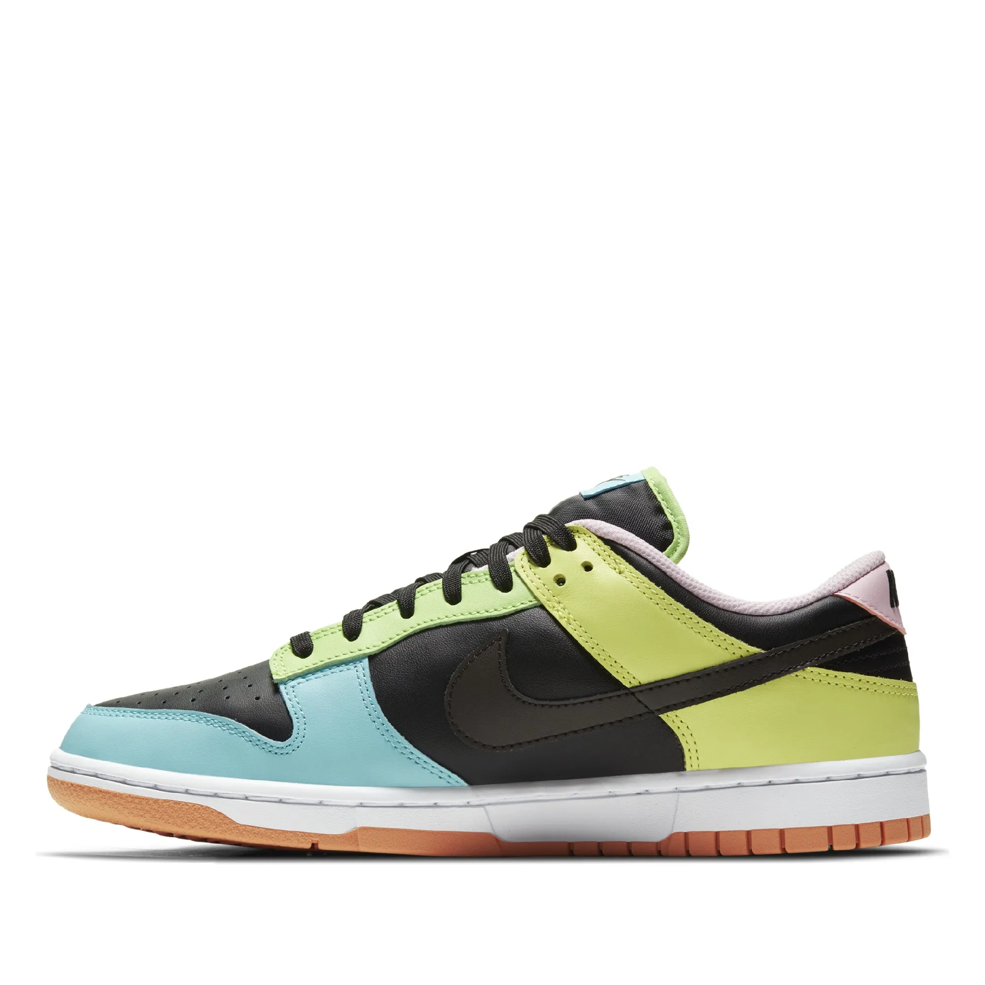 NIKE DUNK LOW SE