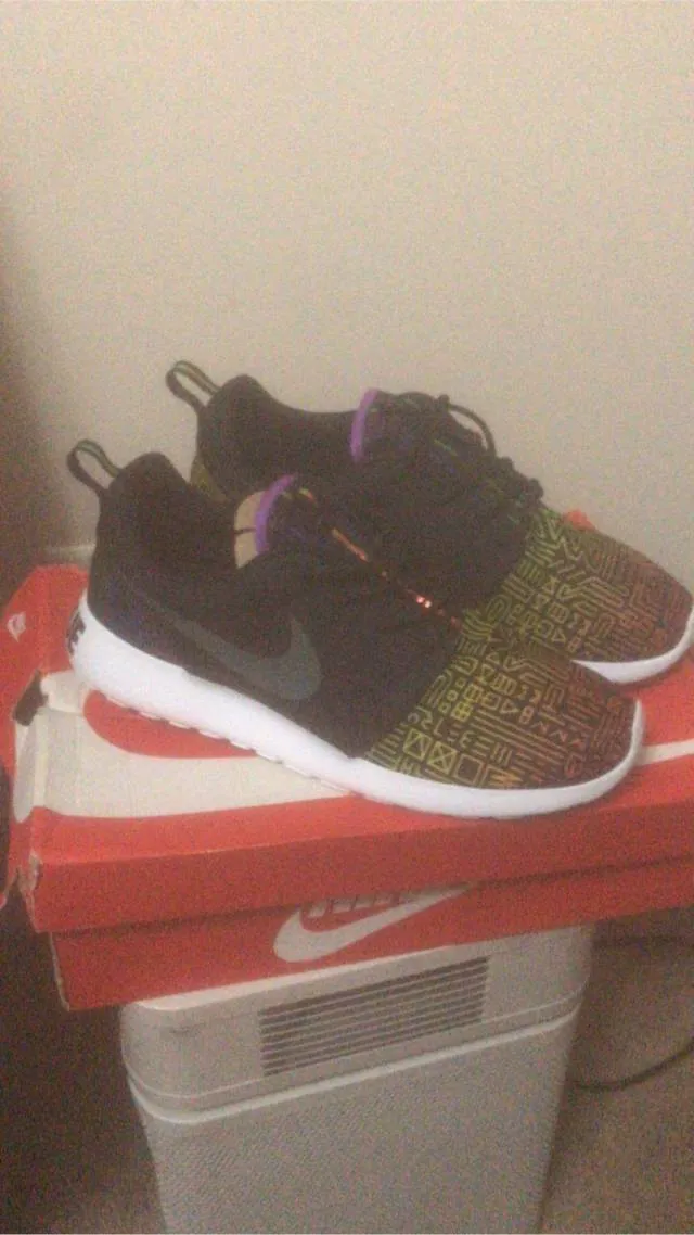 Nike Roshe runs Be True