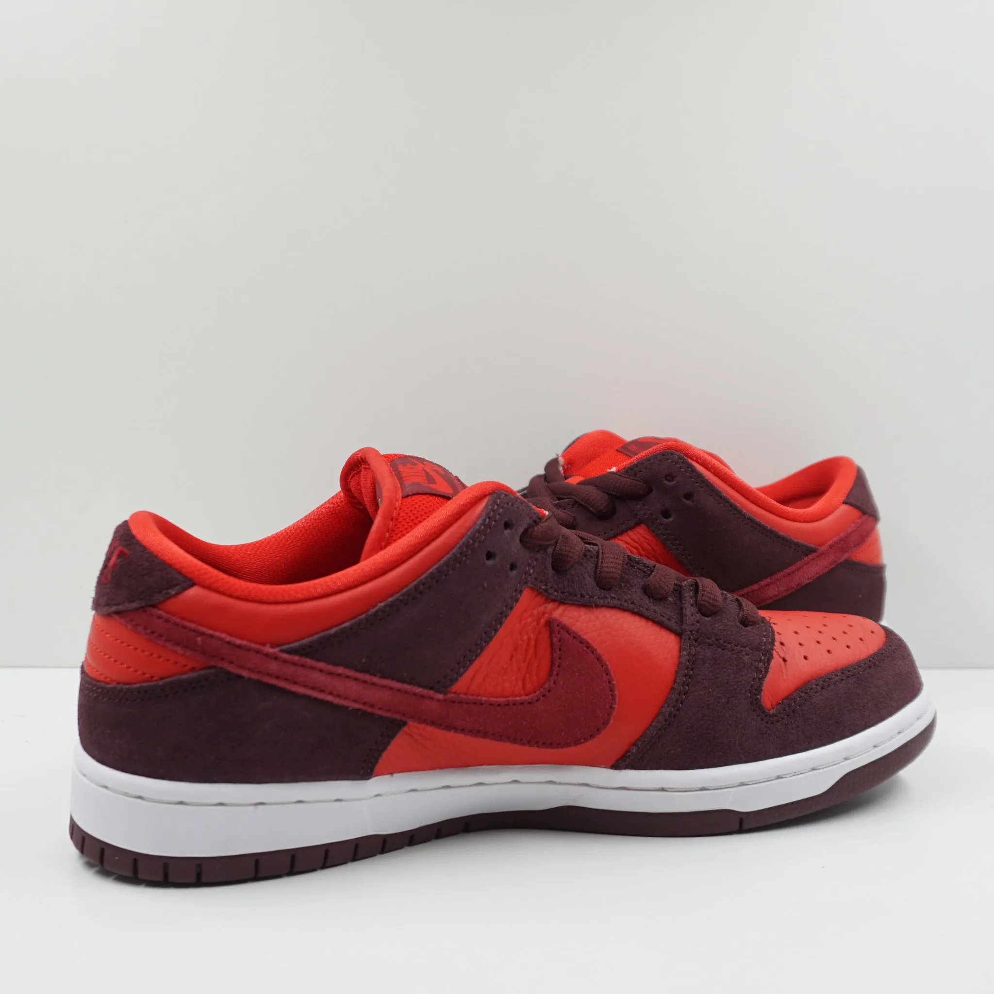 Nike SB Dunk Low Cherry