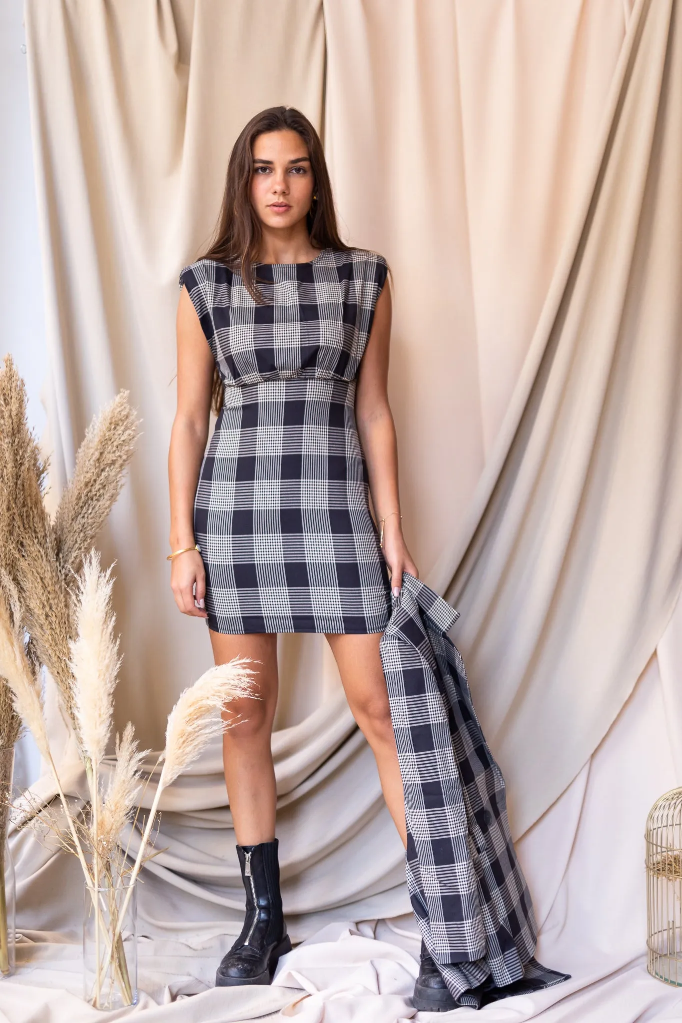 sleeveless patterned dress