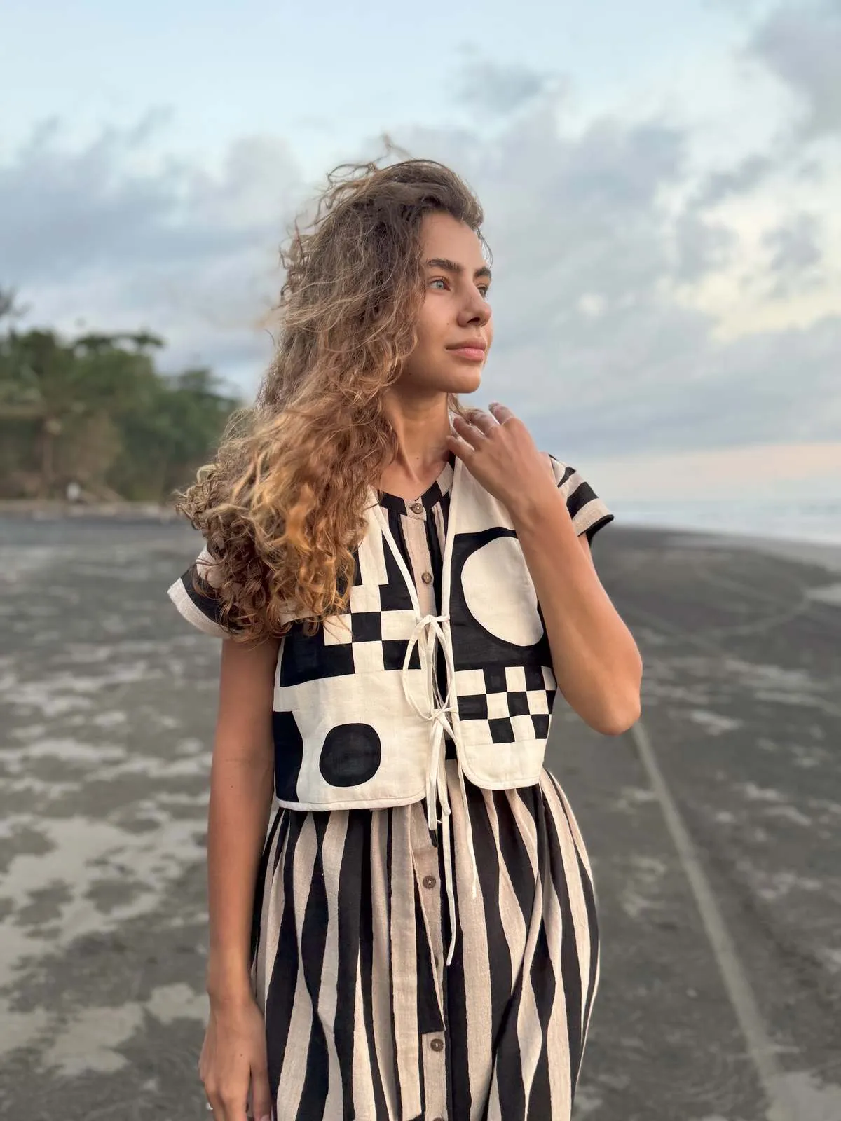 The Geometric Vest - Black/White