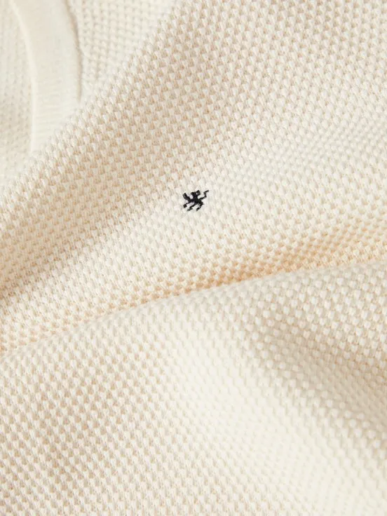 V-neck pullover with structure