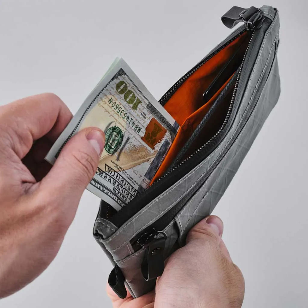 Zip Clutch